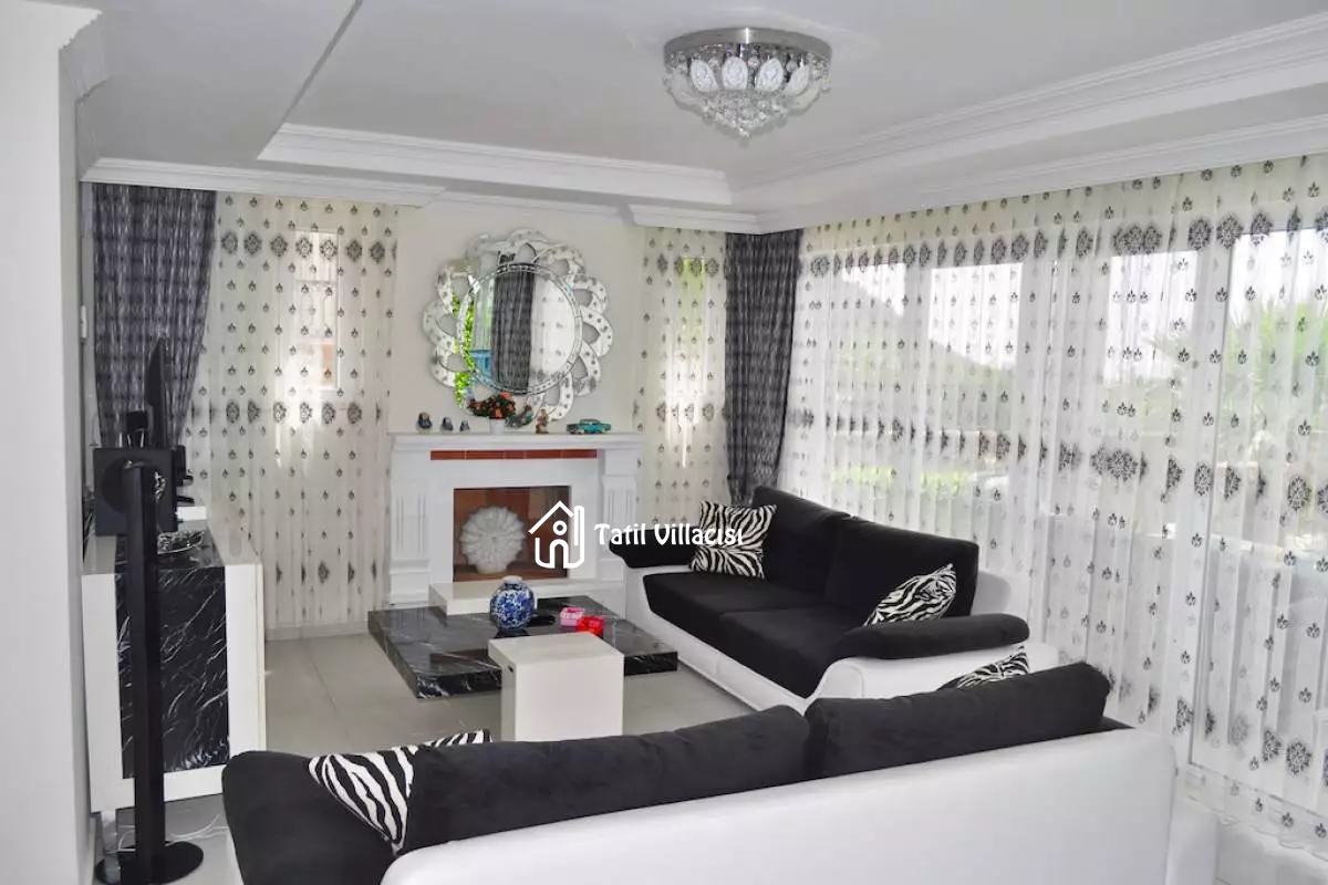 Villa Golden Heights 3B