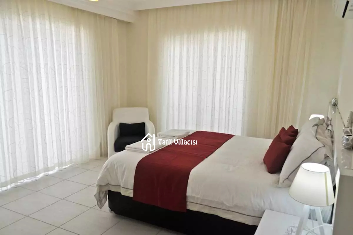 Villa Golden Heights 3B