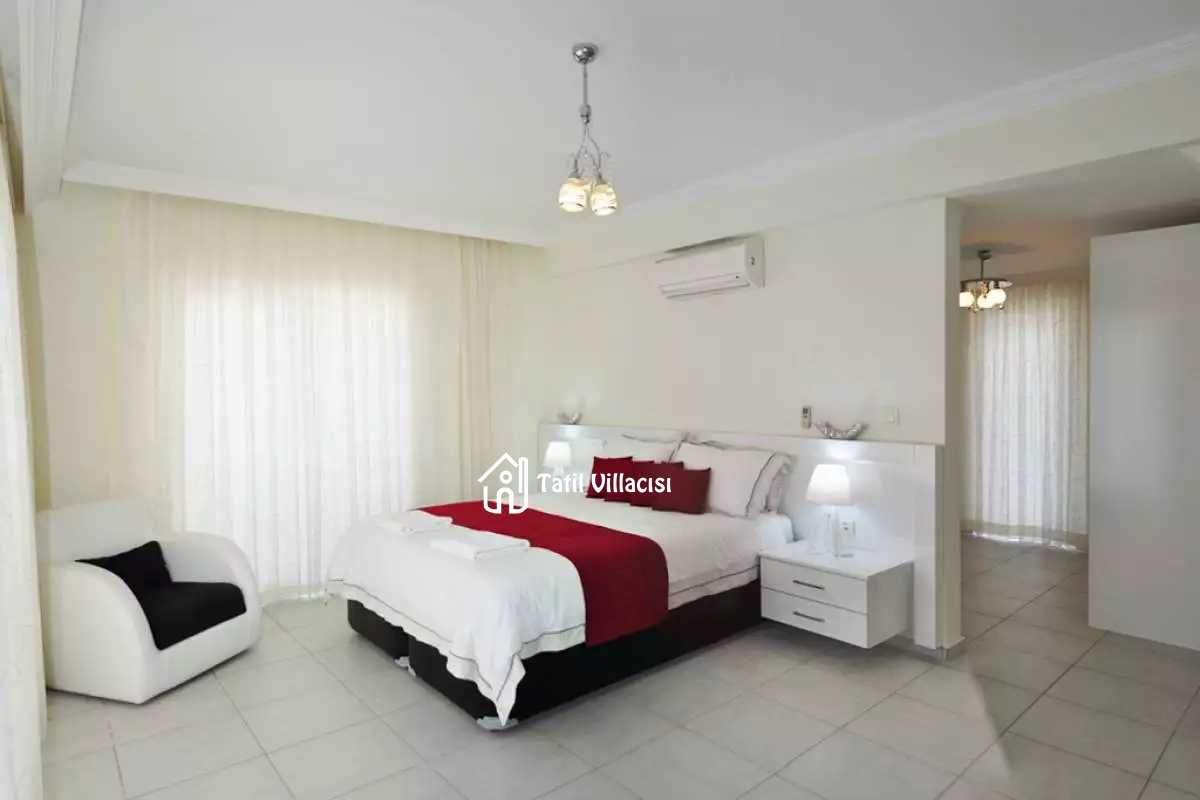 Villa Golden Heights 3B