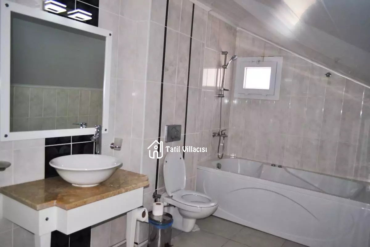 Villa Golden Heights 3B
