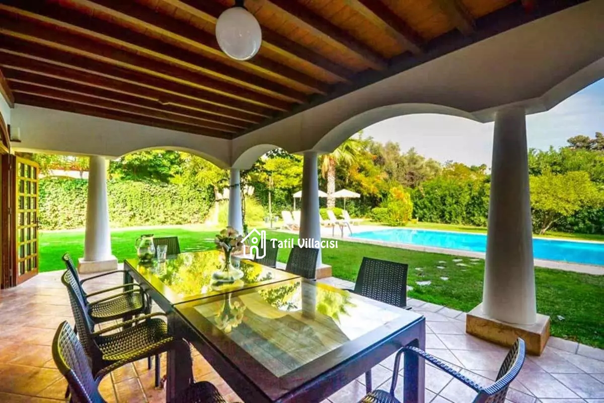 Villa Mira