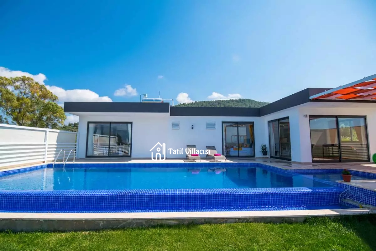 Villa Nar Çiçeği