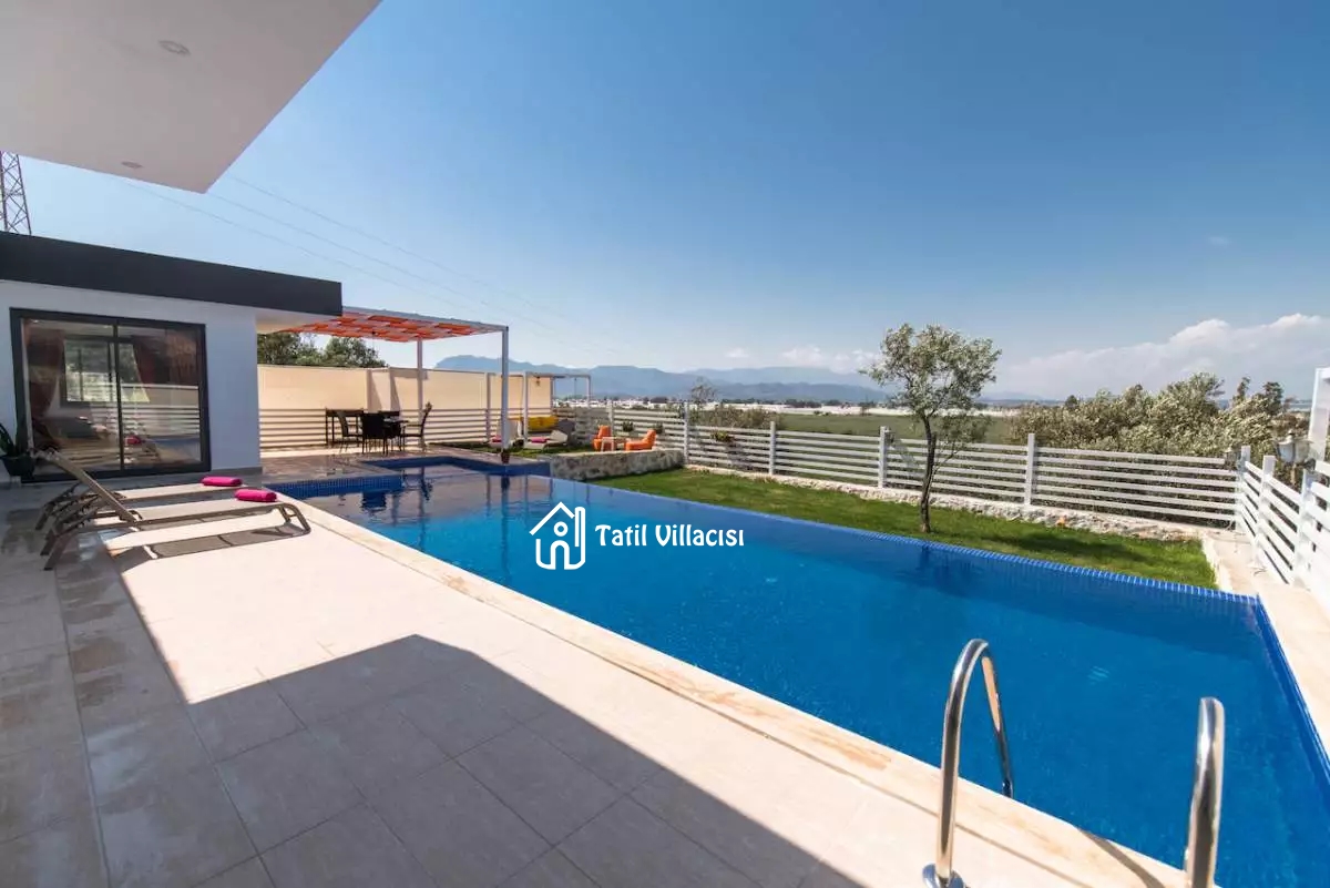 Villa Nar Çiçeği