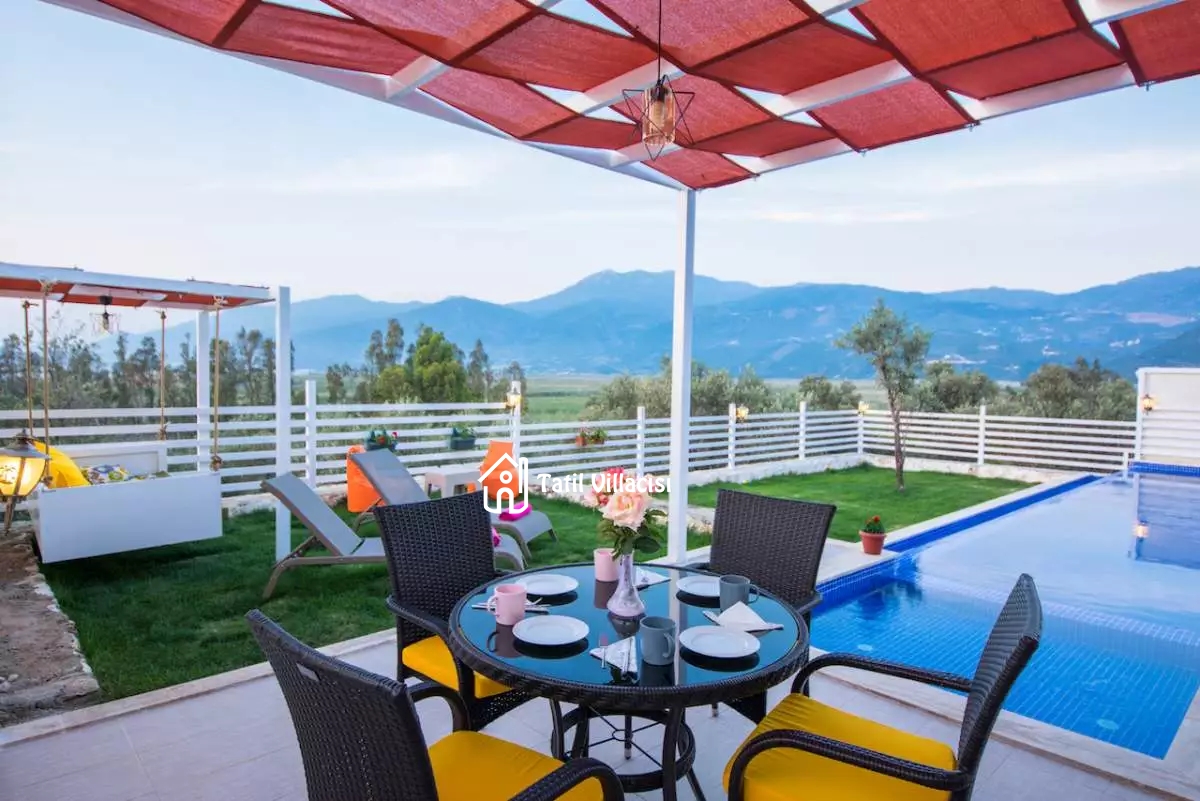 Villa Nar Çiçeği