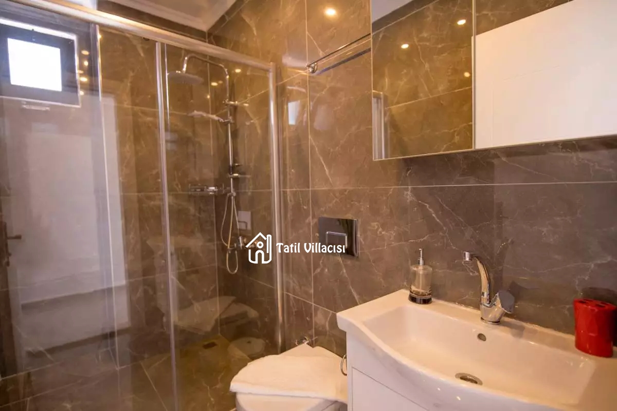 Villa Nar Çiçeği