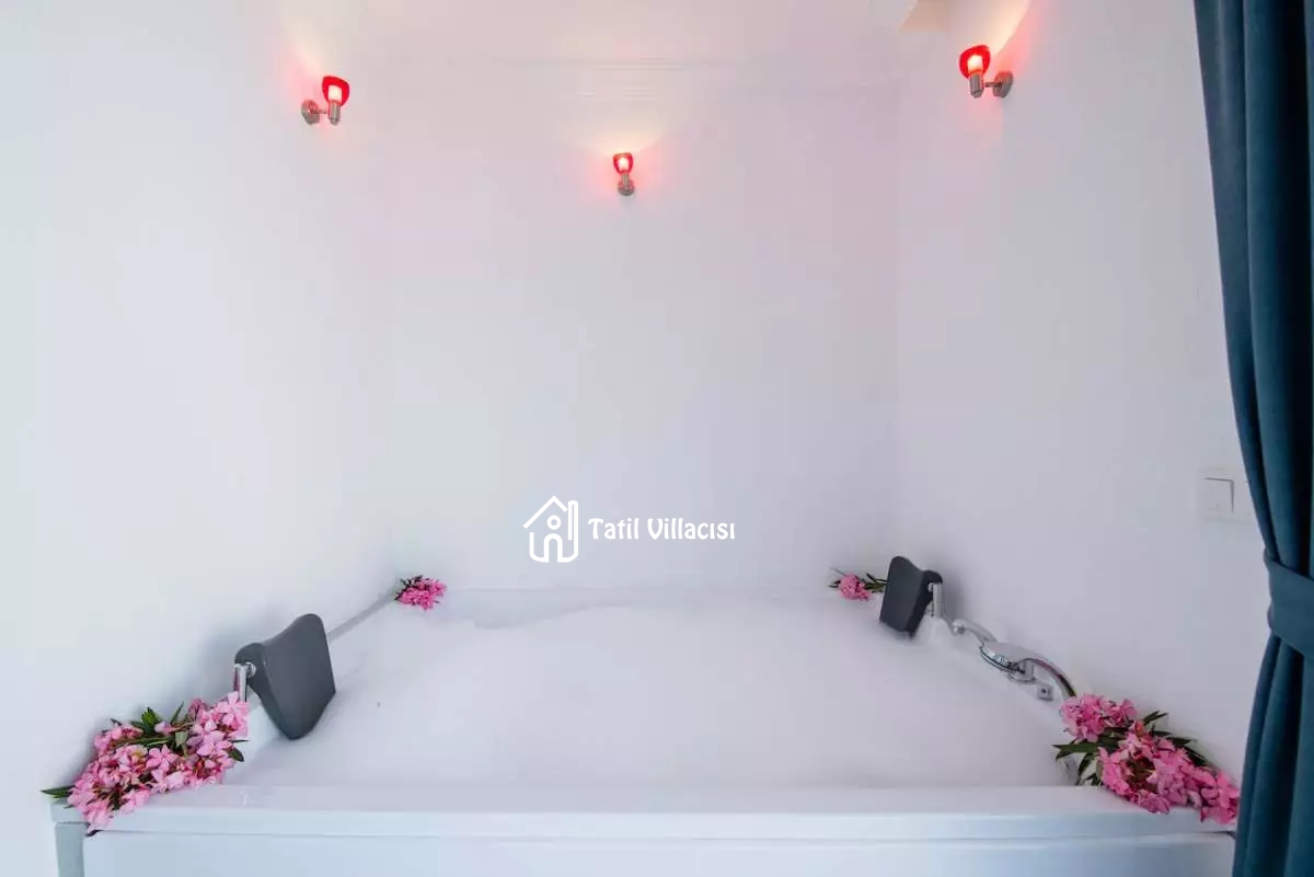 Villa Nar Çiçeği