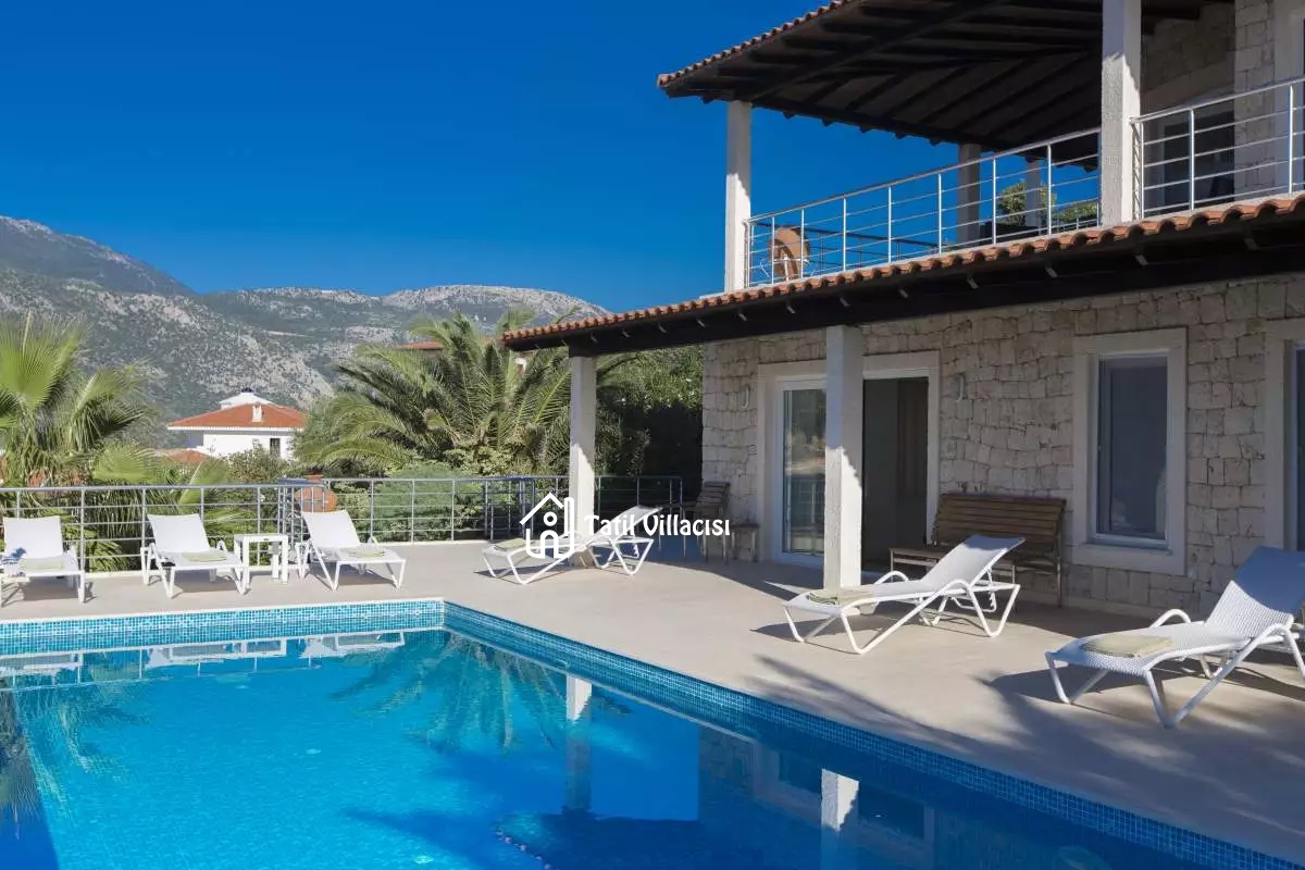 Villa White House