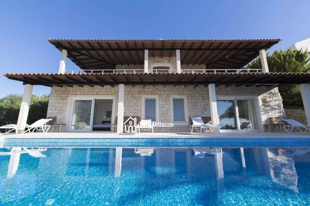 Villa White House