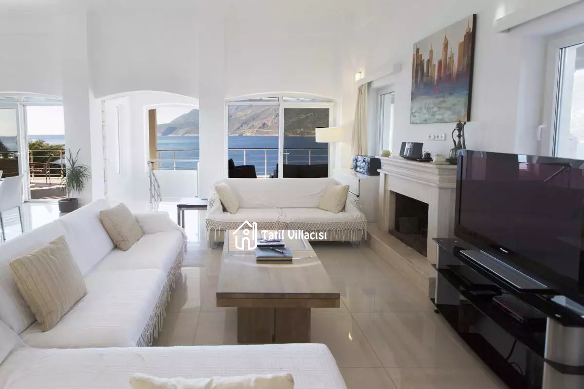 Villa White House