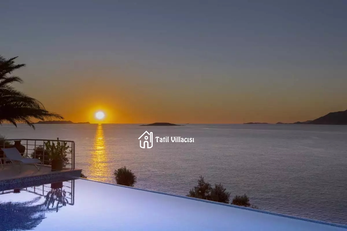 Villa White House