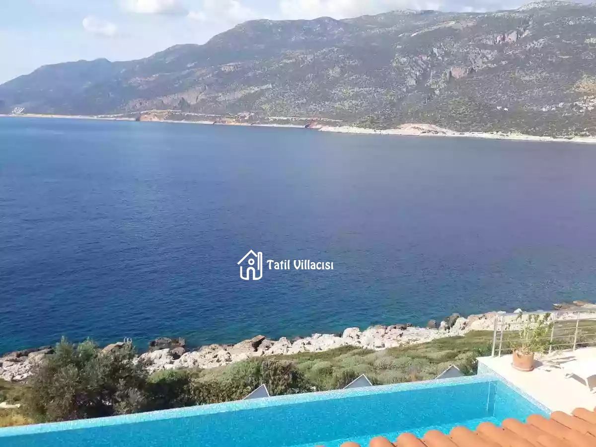 Villa White House