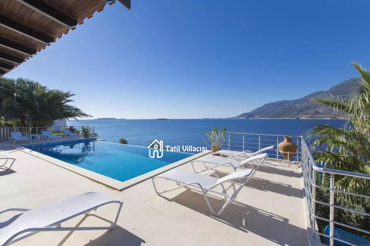 Villa White House
