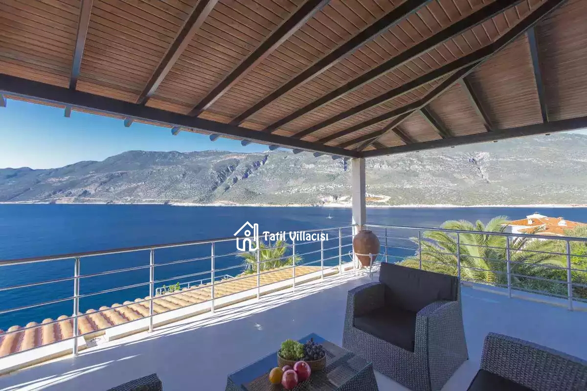 Villa White House