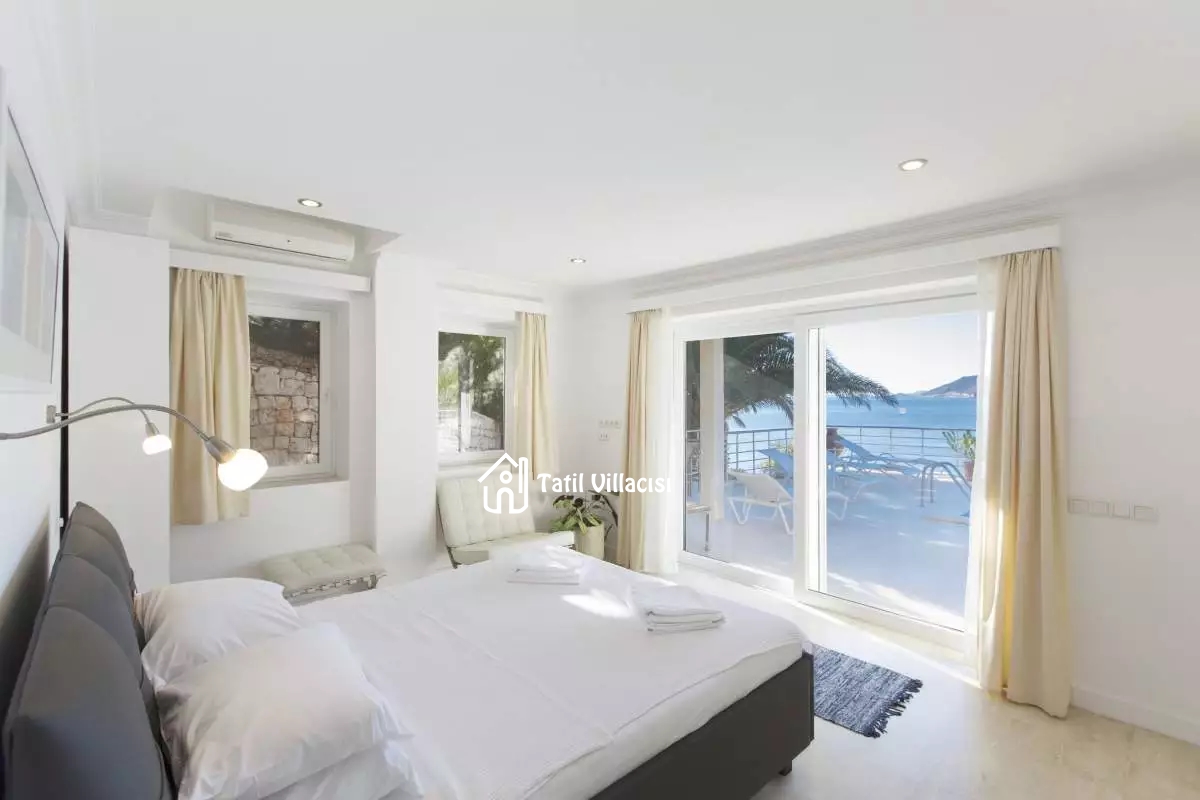 Villa White House