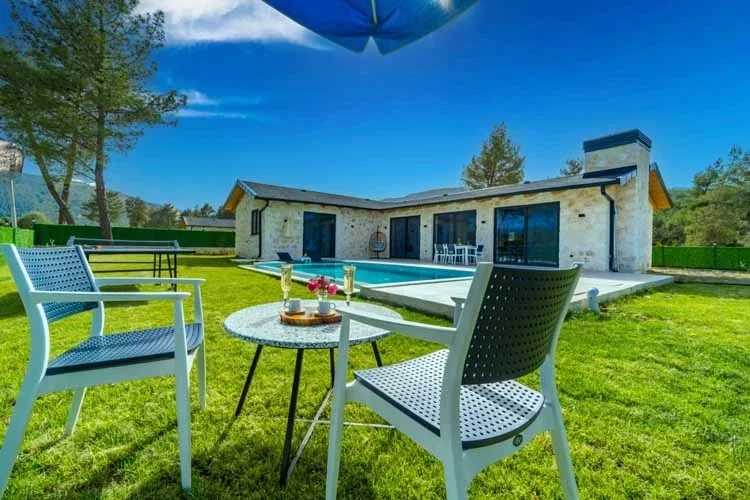 Villa Casaba Uğrar