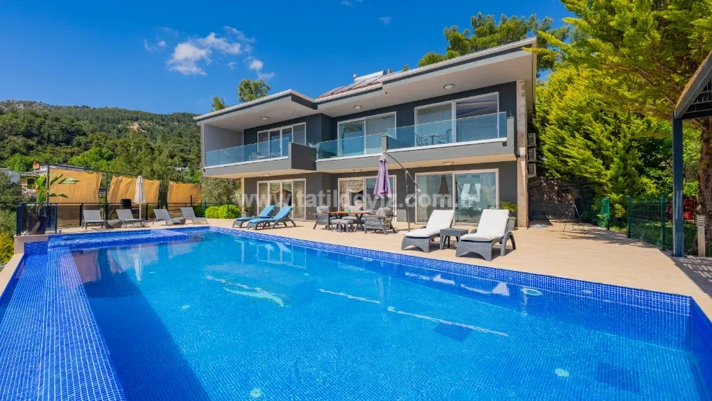 Villa Velaris
